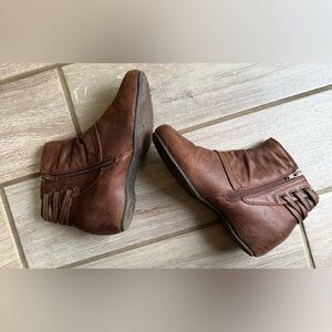 Jessica Cline Women’s Brown Zip Side Ankle Boots 7M